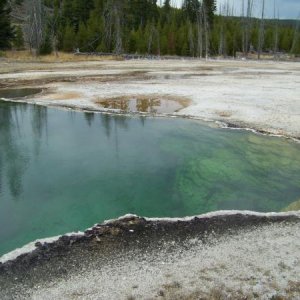 emerald pool at Yellowstone