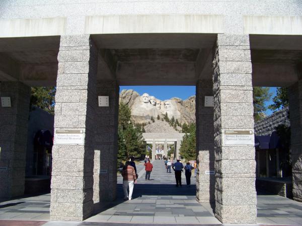 entrance to rushmore natl. monument