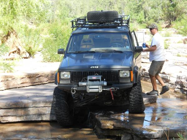 Joe's 90 XJ, 5.5 Rubicon Express lift, C-Rok Bumpers, he runs 35's now